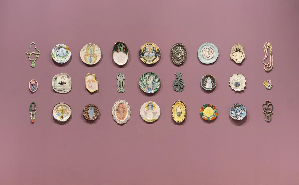 Pieza de cerámica de Concha Ybarra, «Una habitación propia», Espacio Santa Clara, Sevilla